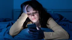 Proč je důležité nepoužívat telefon před spaním?