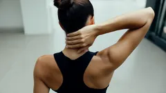 Jak se zbavit svalových křečí v krku a upravit krevní tlak? 5 snadných cviků